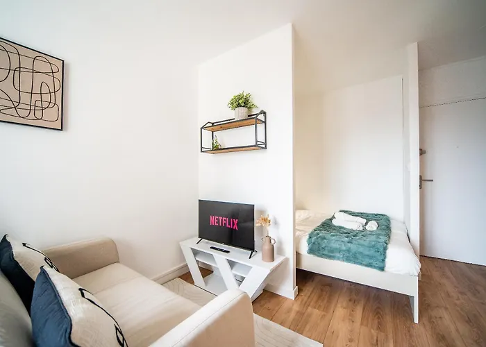 Le Rollin - Proche Hopital- Netflix